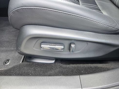 Used 2025 Honda HR-V EX-L image 16