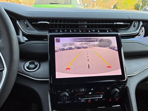 Used 2022 Jeep Grand Cherokee Limited 4xe image 33