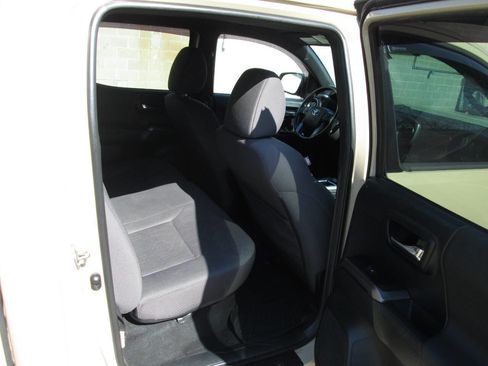 Used 2016 Toyota Tacoma TRD Off-Road w/ Towing Package image 25