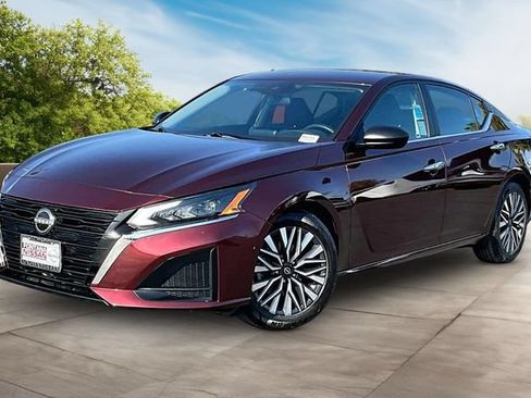 Certified 2024 Nissan Altima 2.5 SV FWD image 3