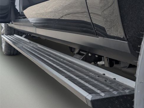 New 2026 Chevrolet Suburban High Country RWD image 25