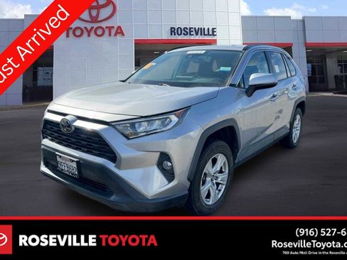 Used 2021 Toyota RAV4 XLE image 1