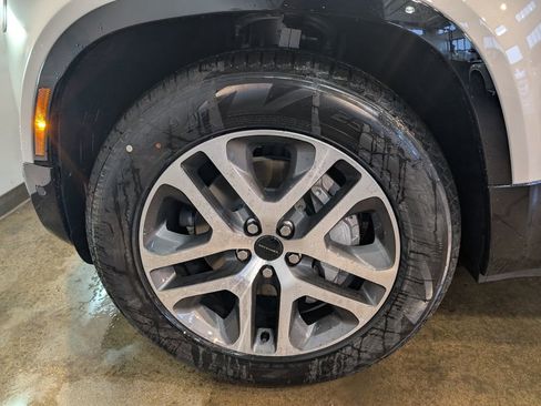 New 2026 Land Rover Defender 110 X-Dynamic SE image 7