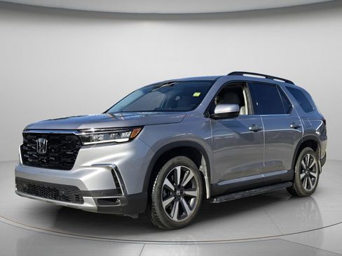 Used 2025 Honda Pilot Touring image 8