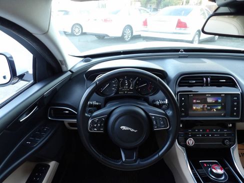 Used 2017 Jaguar XE Prestige AWD/4WD image 5