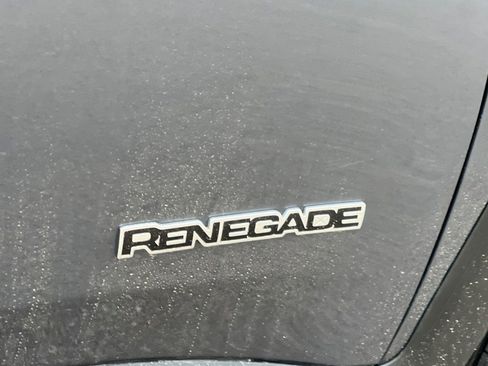 Used 2023 Jeep Renegade Latitude image 28