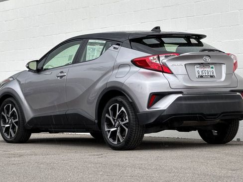 Used 2019 Toyota C-HR XLE FWD image 3
