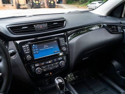 Used 2017 Nissan Rogue Sport SL FWD image 27