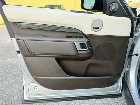 Used 2019 Land Rover Discovery HSE image 43