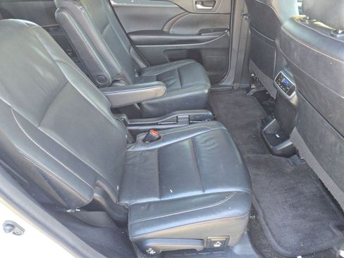 Used 2016 Toyota Highlander XLE image 21