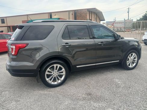 Used 2018 Ford Explorer XLT w/ Equipment Group 202A FWD image 5