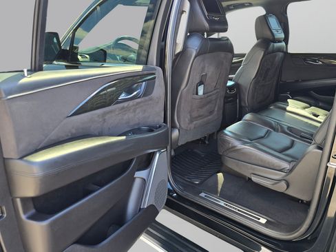 Used 2018 Cadillac Escalade ESV Platinum AWD/4WD image 27