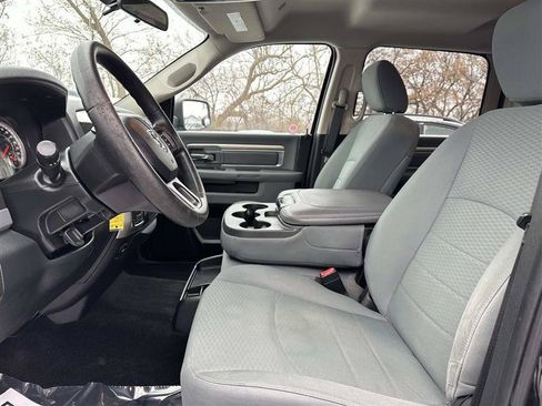 Used 2017 RAM 1500 Classic SLT AWD/4WD image 3