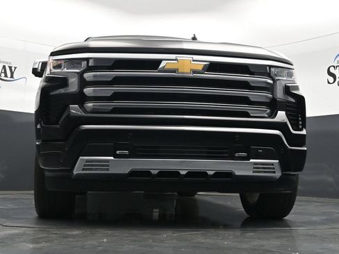 Used 2025 Chevrolet Silverado 1500 High Country w/ High Country Premium Package AWD/4WD image 21