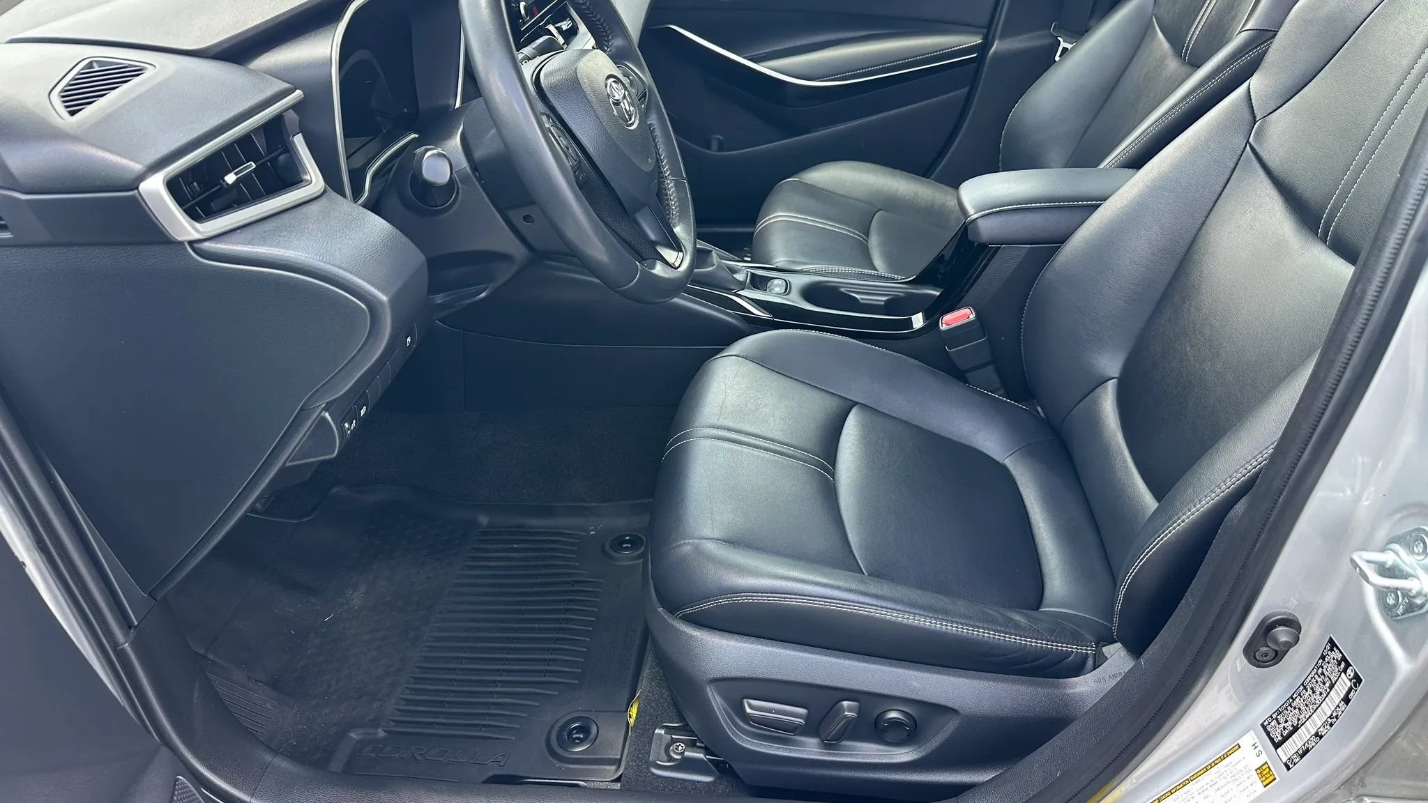 Used 2022 Toyota Corolla LE w/ Premium Interior Package FWD image 21