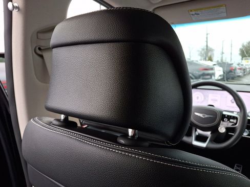 Used 2026 Genesis Electrified GV70 image 13