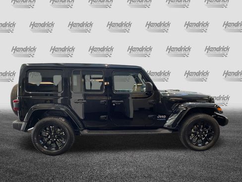 Used 2022 Jeep Wrangler Unlimited Sahara w/ Cold Weather Group AWD/4WD image 11