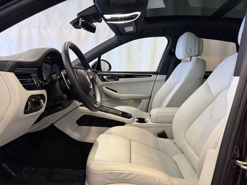 Certified 2023 Porsche Macan S AWD/4WD image 5