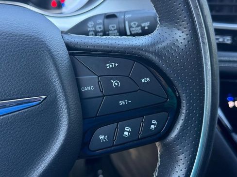 Used 2020 Chrysler Pacifica Limited w/ Advanced Safetytec Group FWD image 16