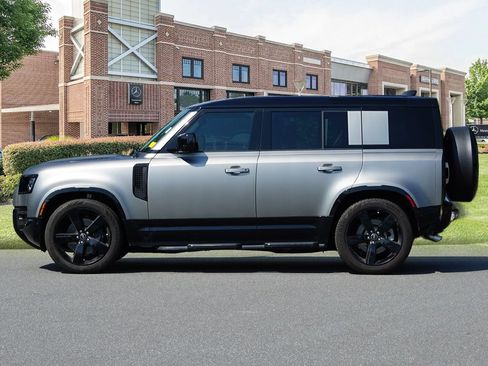 Used 2025 Land Rover Defender 110 X-Dynamic SE AWD/4WD image 8