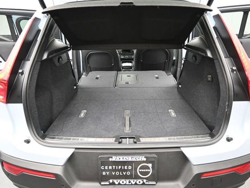 Used 2025 Volvo XC40 B5 Plus AWD/4WD image 17