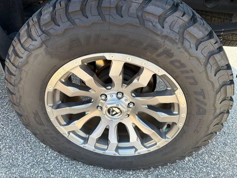 Used 2018 GMC Sierra 1500 SLT AWD/4WD image 4
