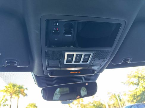 Certified 2025 Land Rover Discovery S image 28