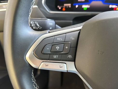 Used 2022 Volkswagen Tiguan SE FWD image 22