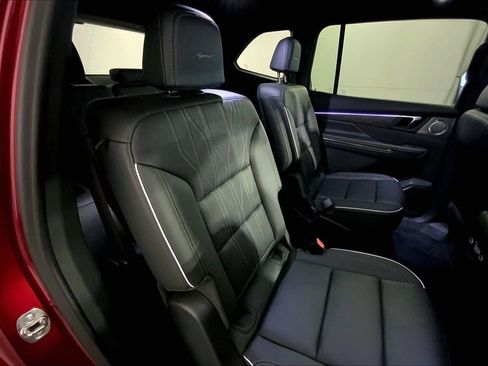 Used 2025 Buick Enclave Avenir w/ Super Cruise Package FWD image 23