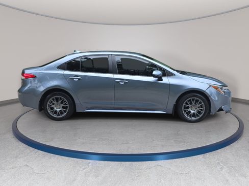 Used 2025 Toyota Corolla LE FWD image 4