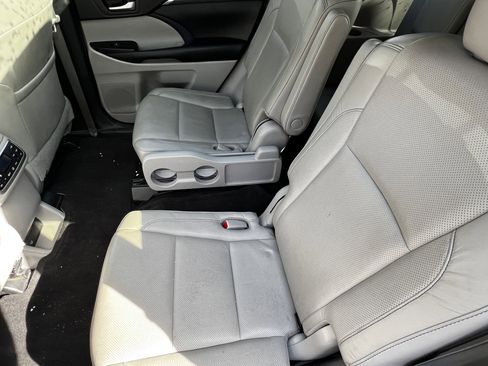 Used 2019 Toyota Highlander Limited Platinum image 31