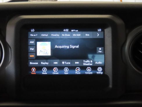 Used 2022 Jeep Wrangler Sport AWD/4WD image 34