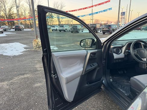 Used 2013 Toyota RAV4 XLE image 10