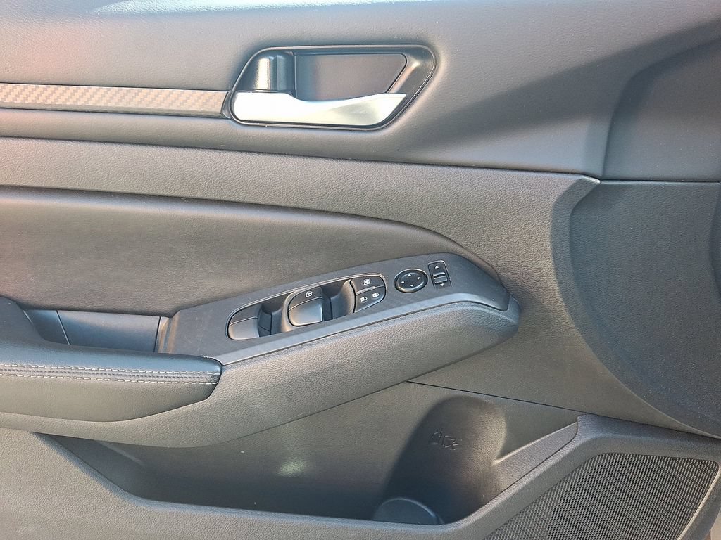 Used 2024 Nissan Altima 2.5 SV FWD image 13