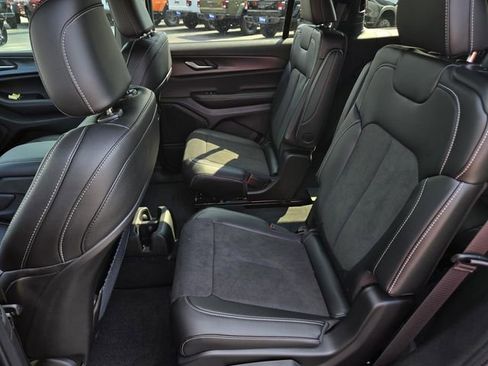 New 2025 Jeep Grand Cherokee L Altitude image 18