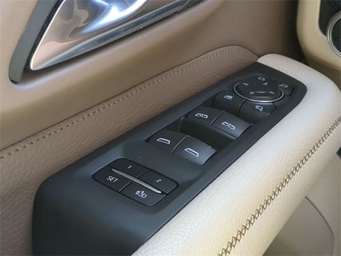 Used 2022 GMC Yukon XL Denali w/ Denali Ultimate Package image 14