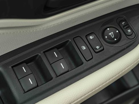 Used 2025 Honda Odyssey EX-L image 38