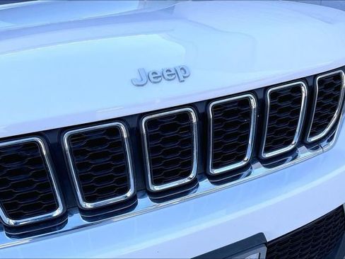 Used 2025 Jeep Grand Cherokee Laredo X w/ Trailer Tow Package AWD/4WD image 30
