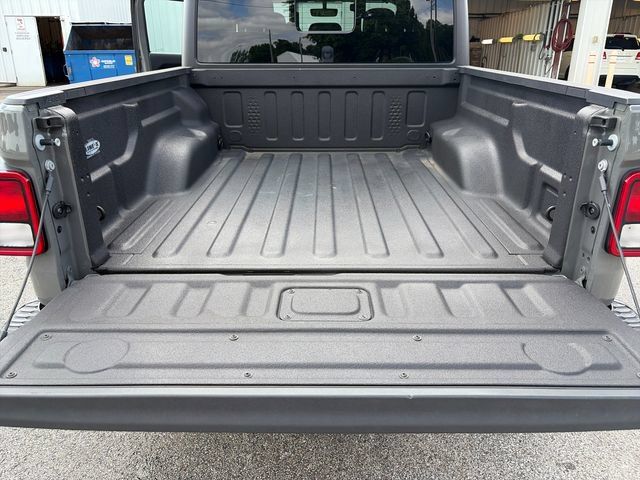 Used 2023 Jeep Gladiator Rubicon w/ Cold Weather Group AWD/4WD image 22