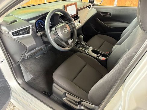 Used 2026 Toyota Corolla LE FWD image 2