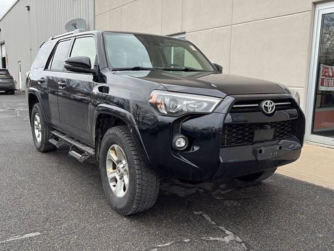 Used 2022 Toyota 4Runner SR5 Premium w/ Moonroof Package image 2