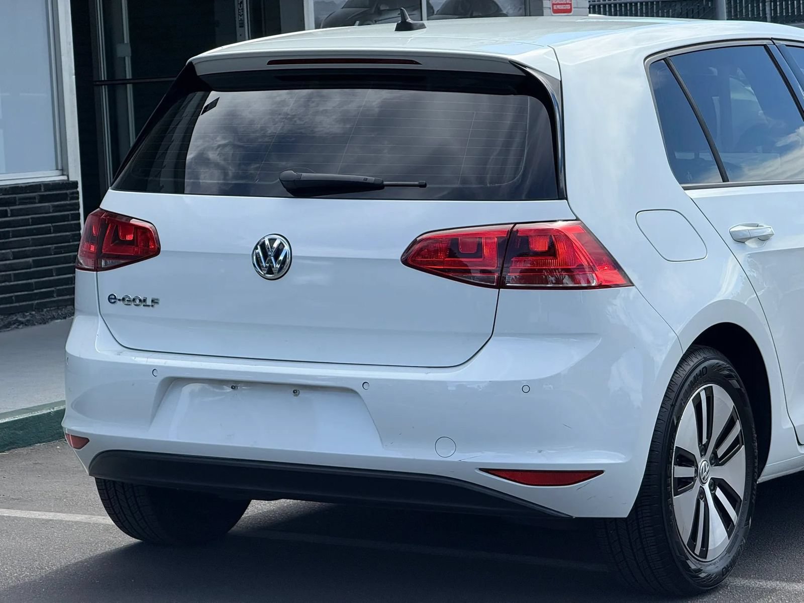 Used 2015 Volkswagen e-Golf SEL Premium FWD image 11