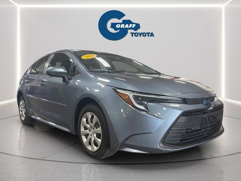 Used 2023 Toyota Corolla LE AWD/4WD image 3