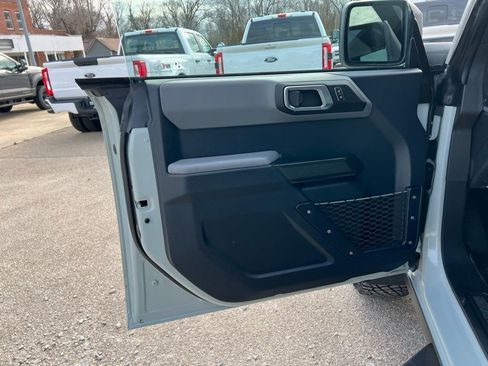 Used 2024 Ford Bronco Everglades image 11