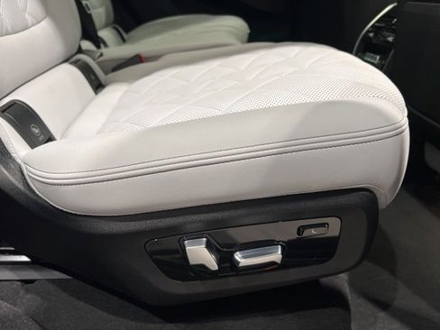 Used 2023 BMW X7 xDrive40i w/ Premium Package image 53