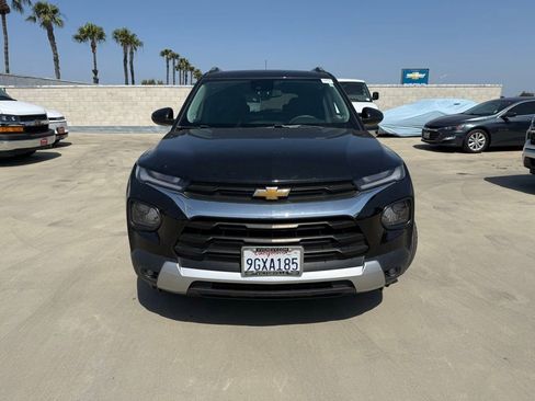Used 2023 Chevrolet TrailBlazer LT FWD image 2