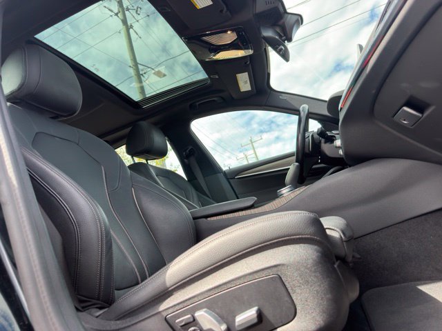 Used 2020 BMW 530i w/ Premium Package RWD image 10
