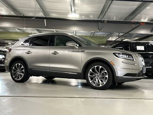 Used 2023 Lincoln Nautilus Reserve AWD/4WD image 3