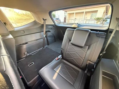 Used 2025 Volkswagen Atlas SE image 12