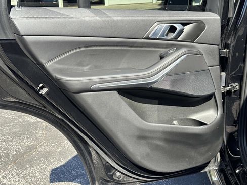 Used 2022 BMW X5 xDrive40i w/ M Sport Package image 13